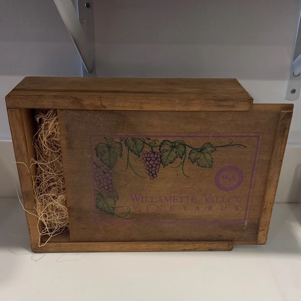 VINTAGE Wooden Wine Box with Grape Design, Willamette Valley Vineyards
